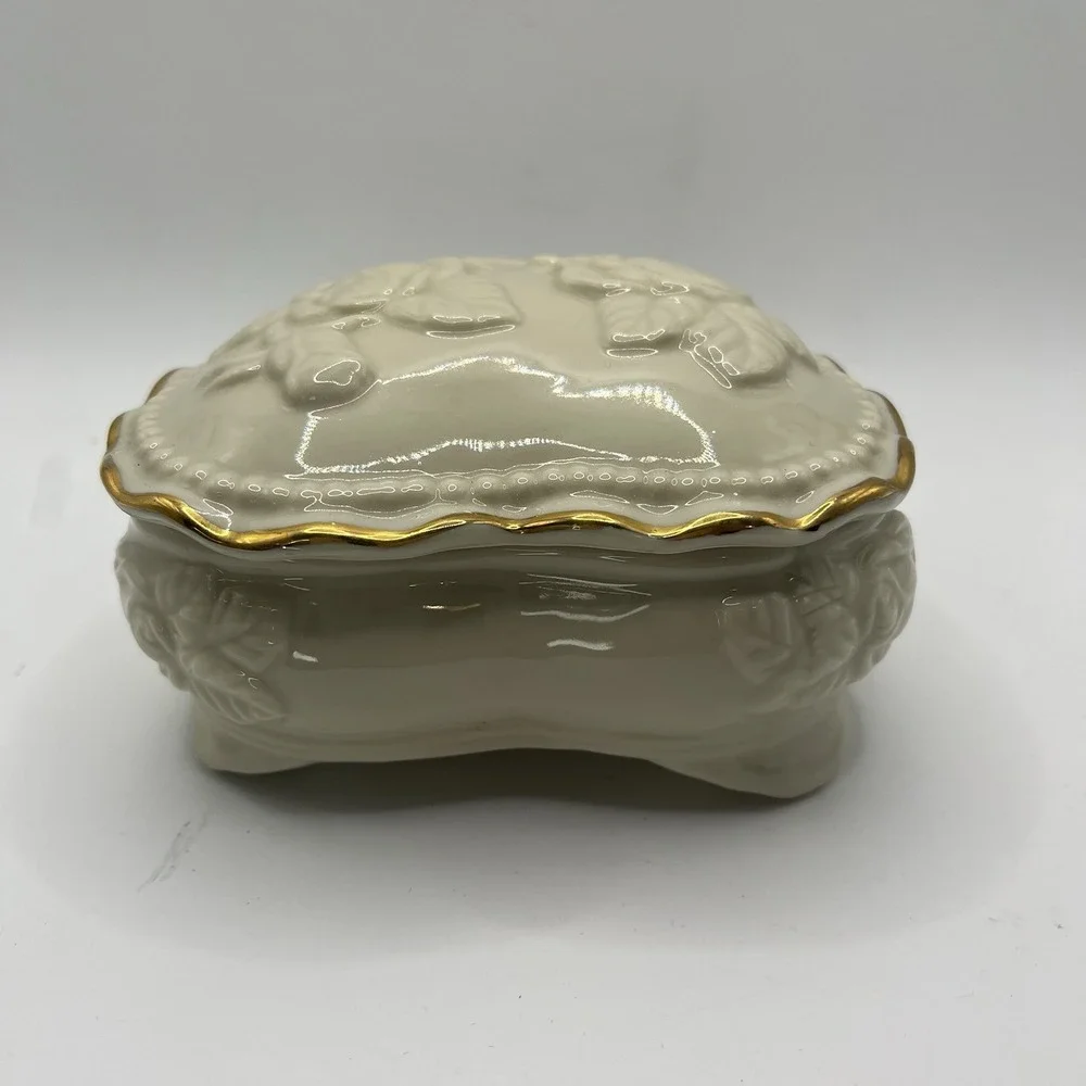Heart Shaped Small Porcelain Embossed Roses Ivory Trinket Box & Lid w/Gold Trim